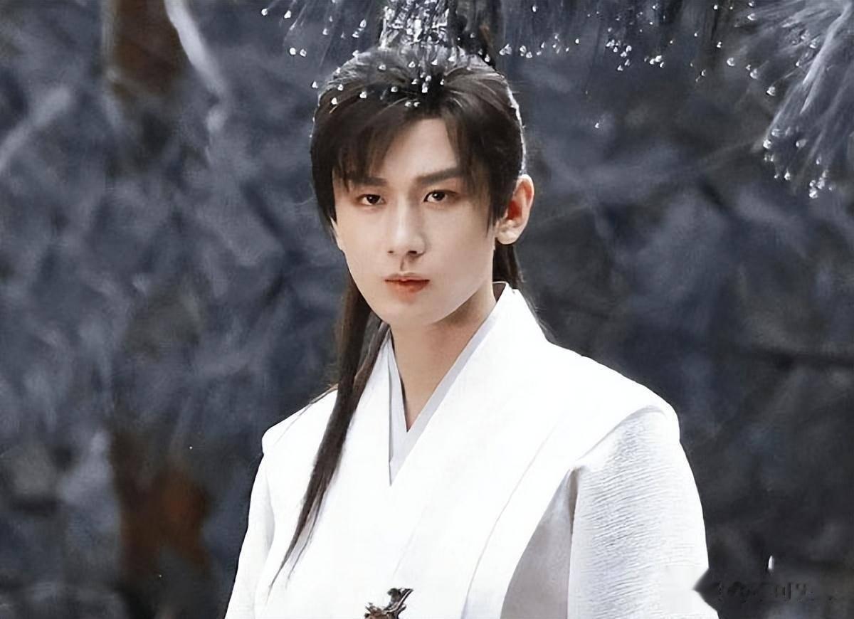 明明长相“普通”,却被粉丝吹上天,这几位男星脸不红么?