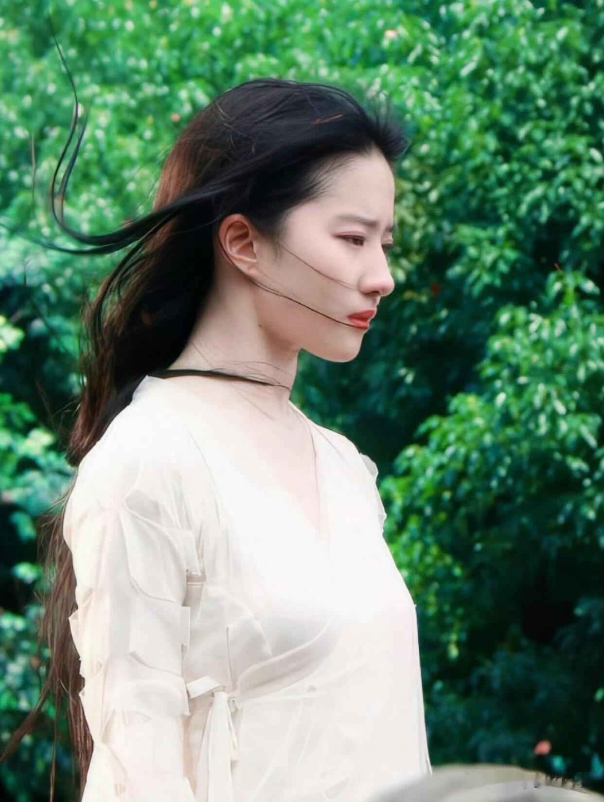 刘亦菲|骨相真是绝了,不愧是天选之子,穿麻袋都美出新高度!