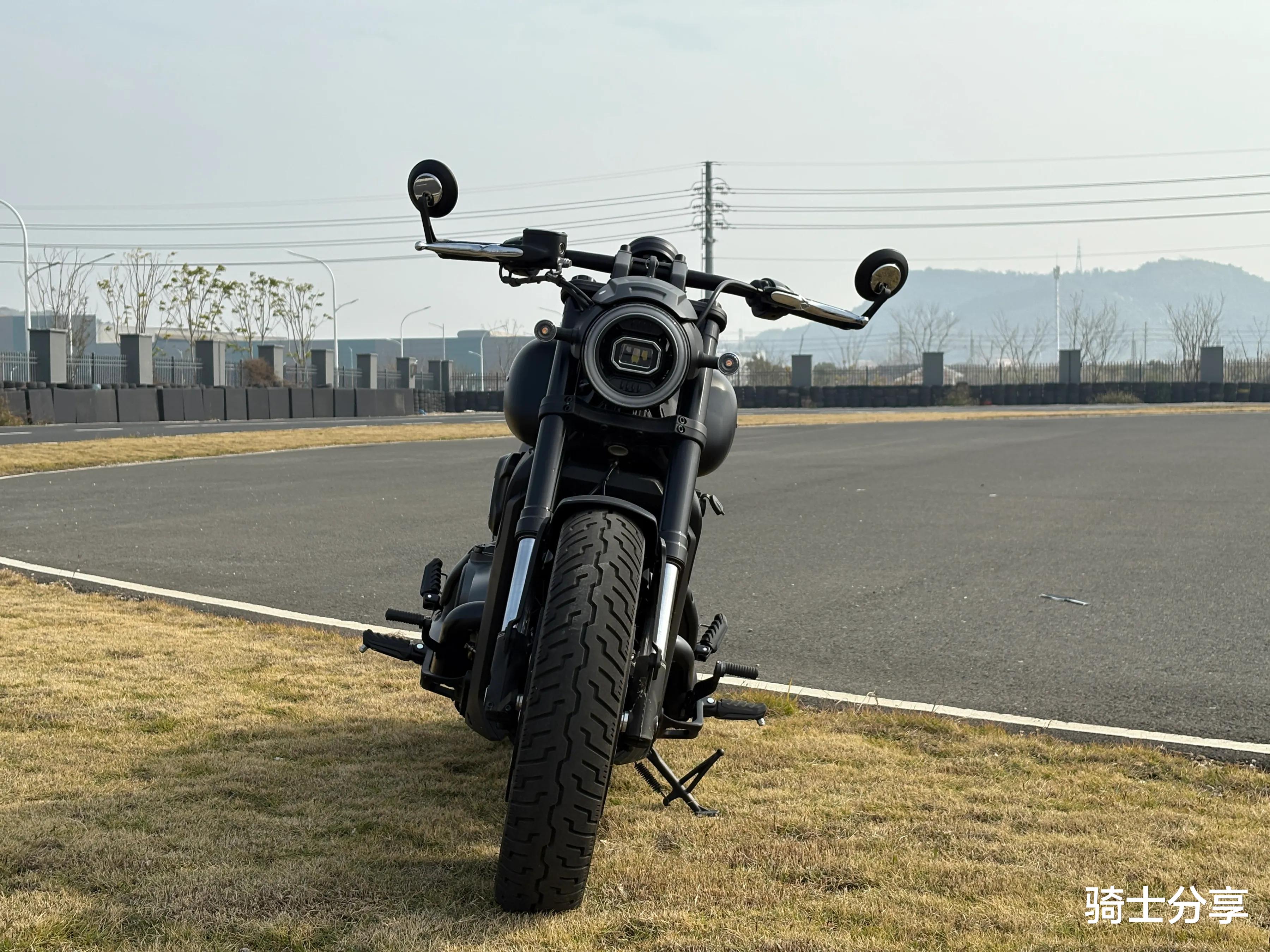 车身丰满动力强，这款V4巡航车有点不简单！