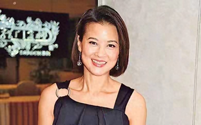 亚姐冠军疑似有黄昏恋?曾被前夫家暴,离婚后独自养大儿女