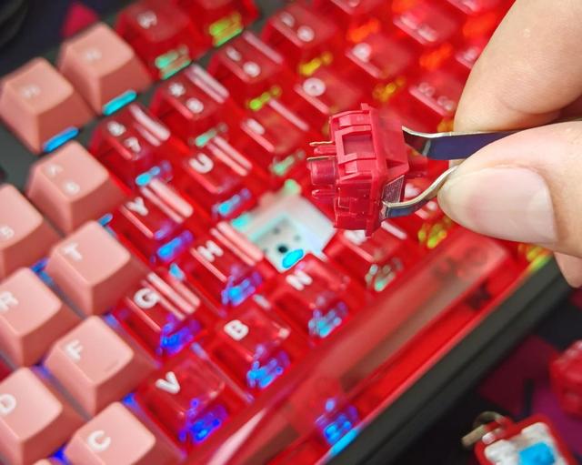 小屏加持,玩法升级,黑爵MK87三模带屏机械键盘实用与炫酷兼得