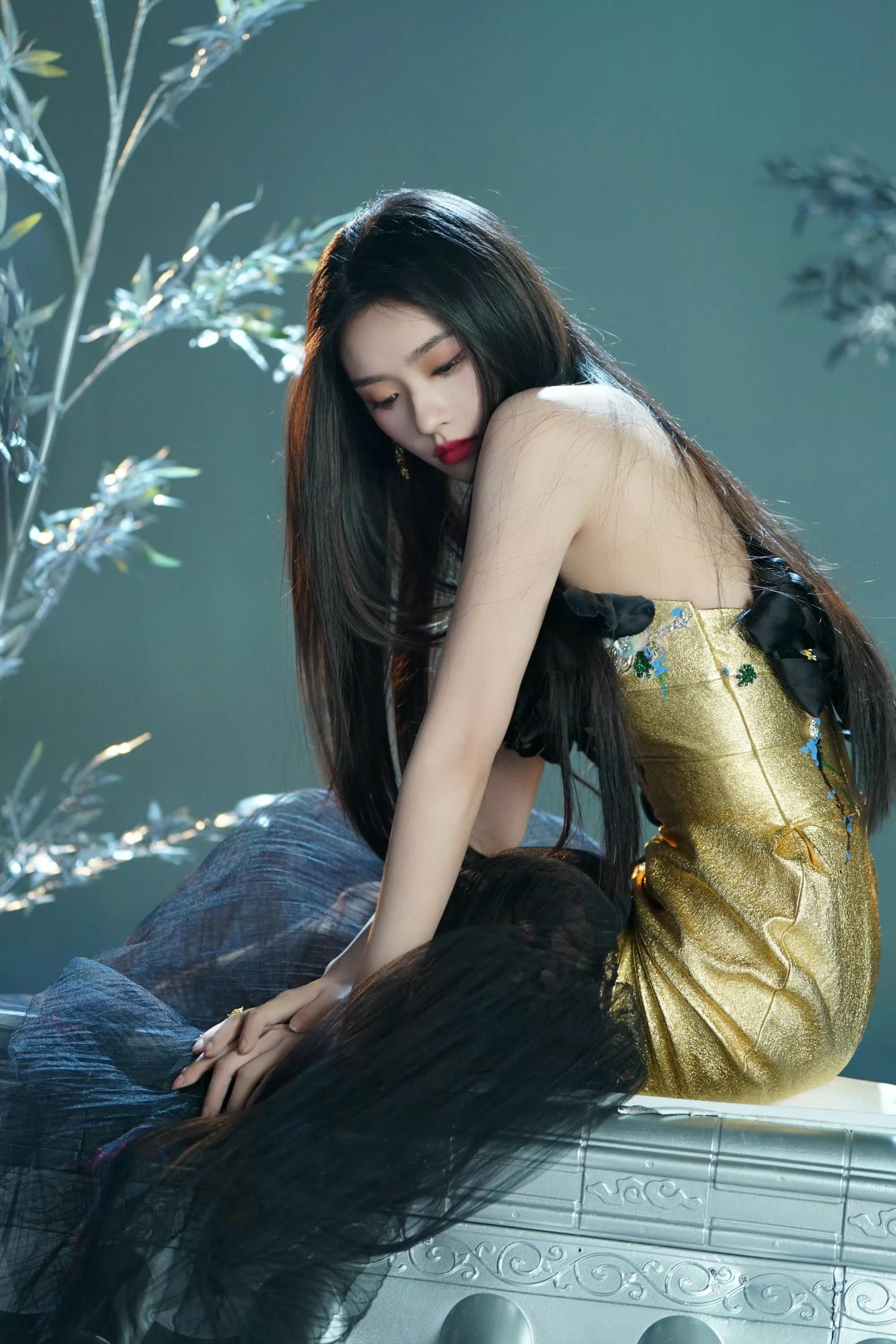 林允人鱼裙美翻了