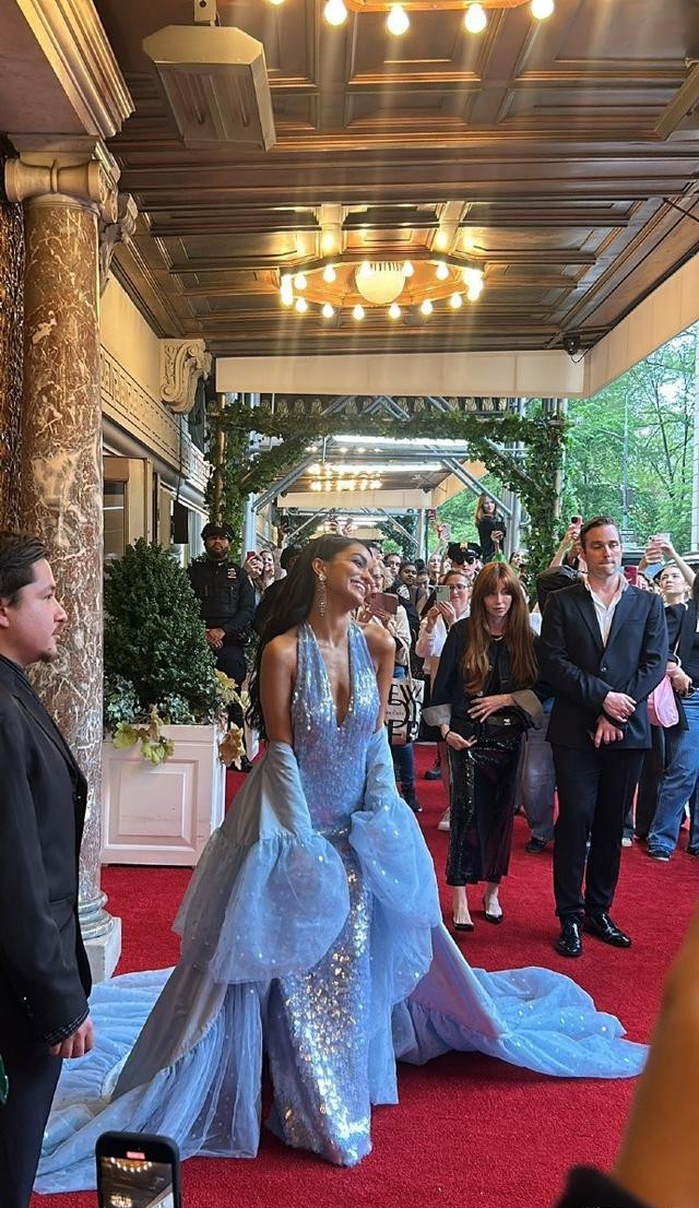 《白雪公主》亏损超14.5亿, 演员曾因歧视亚裔遭围攻, 狂删中文评论