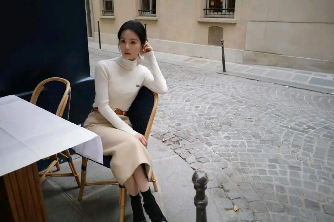 刘诗诗|法式高领穿搭火上热搜,松弛又矜贵,网友:高领的神!