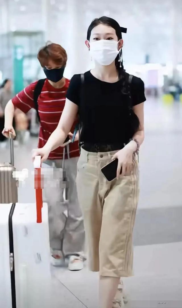 偶遇沈佳润，一身行头过万，出道后气场变强大，新歌被老爸唱红了