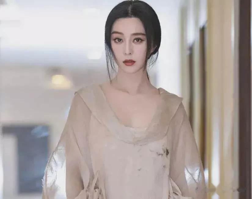 43岁范冰冰受封拿督，事业疑获新大佬支持，全面进军海外市场