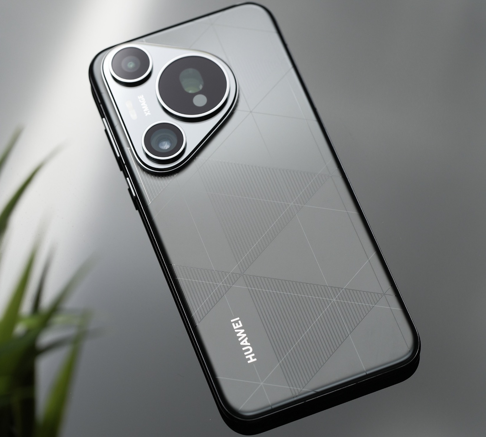 华为放弃高利润！麒麟芯+16G+512G突降2500元，纯血鸿蒙+卫星通信