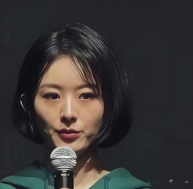 赵丽颖没有像网上夸的那么年轻,生图状态下脸部肌肉松垮,很衰老