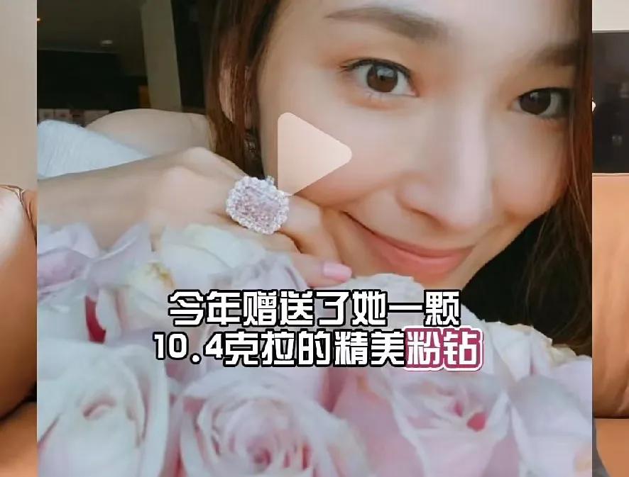 吴佩慈婆婆美国被逮捕,穿白色毛外套,看着很普通不像是有钱人