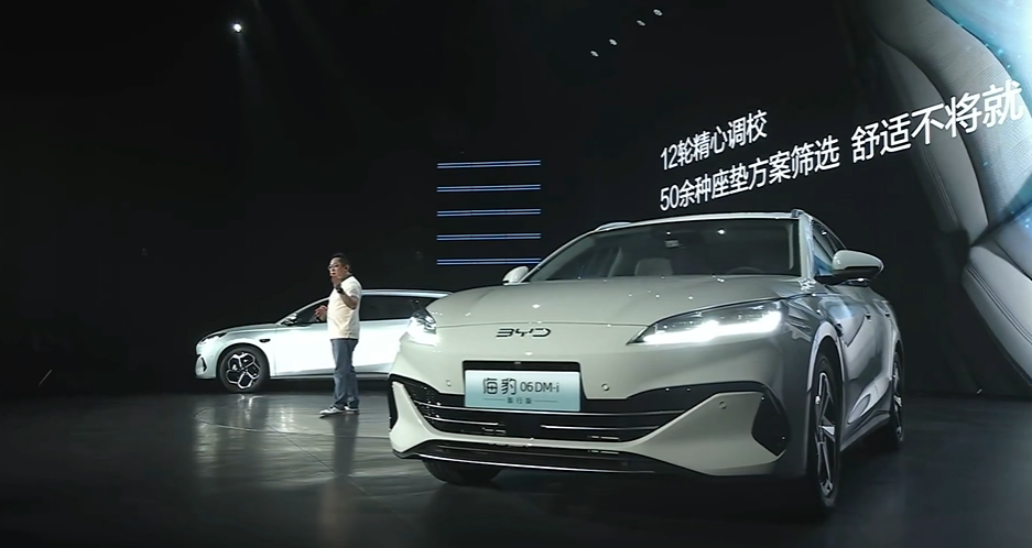 比亚迪发飙!10万买旅行车,2000km续航配冰箱,还带自动泊车…