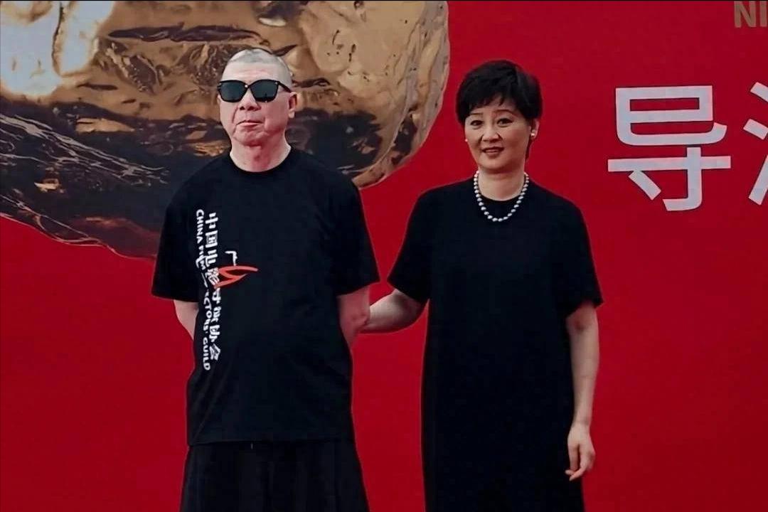 破防了？徐帆冯小刚再传婚变，养女的一句话，暴露出他们真实关系