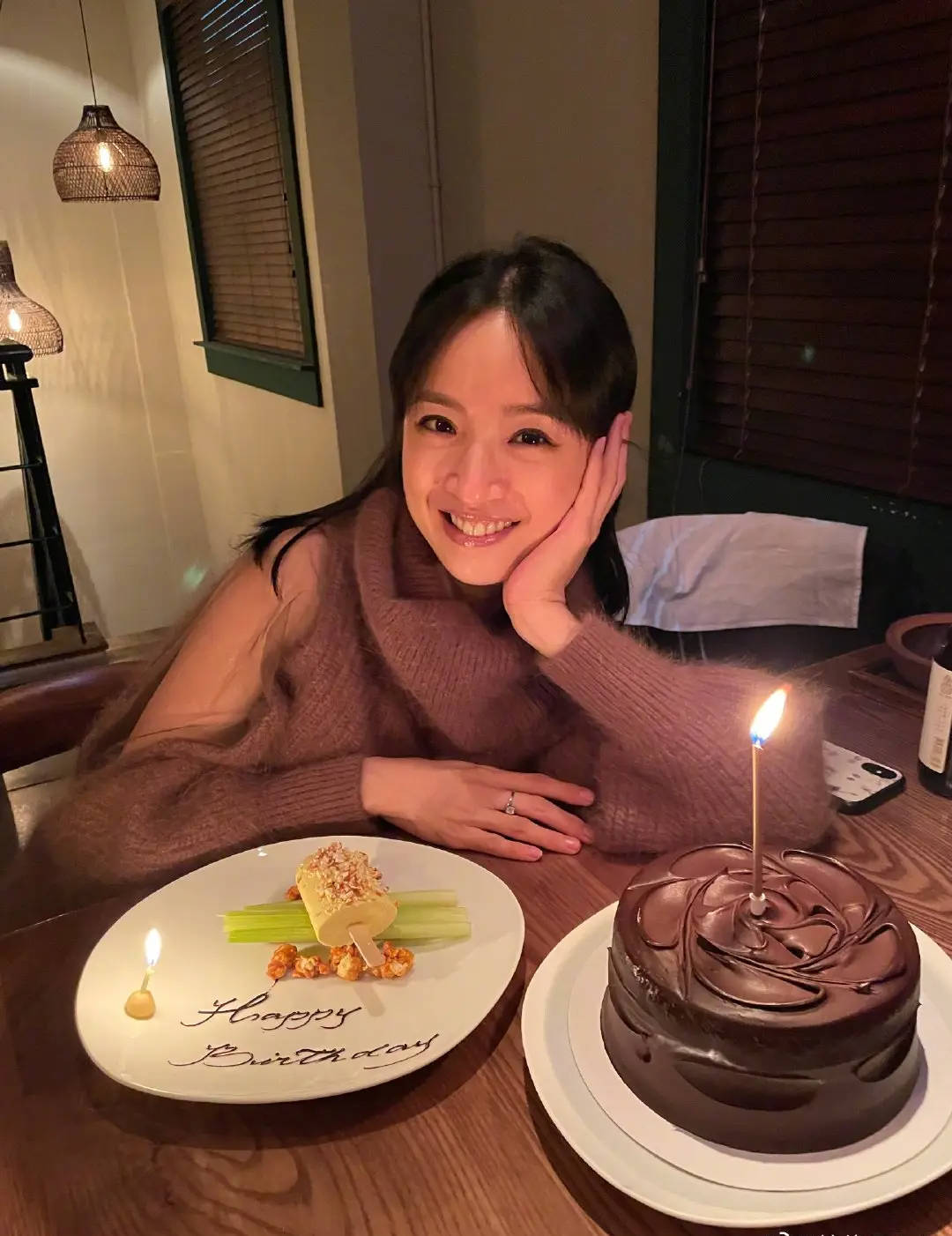 林依晨孕肚首曝光!42岁怀二胎状态惊艳 素颜聚会尽显幸福光芒