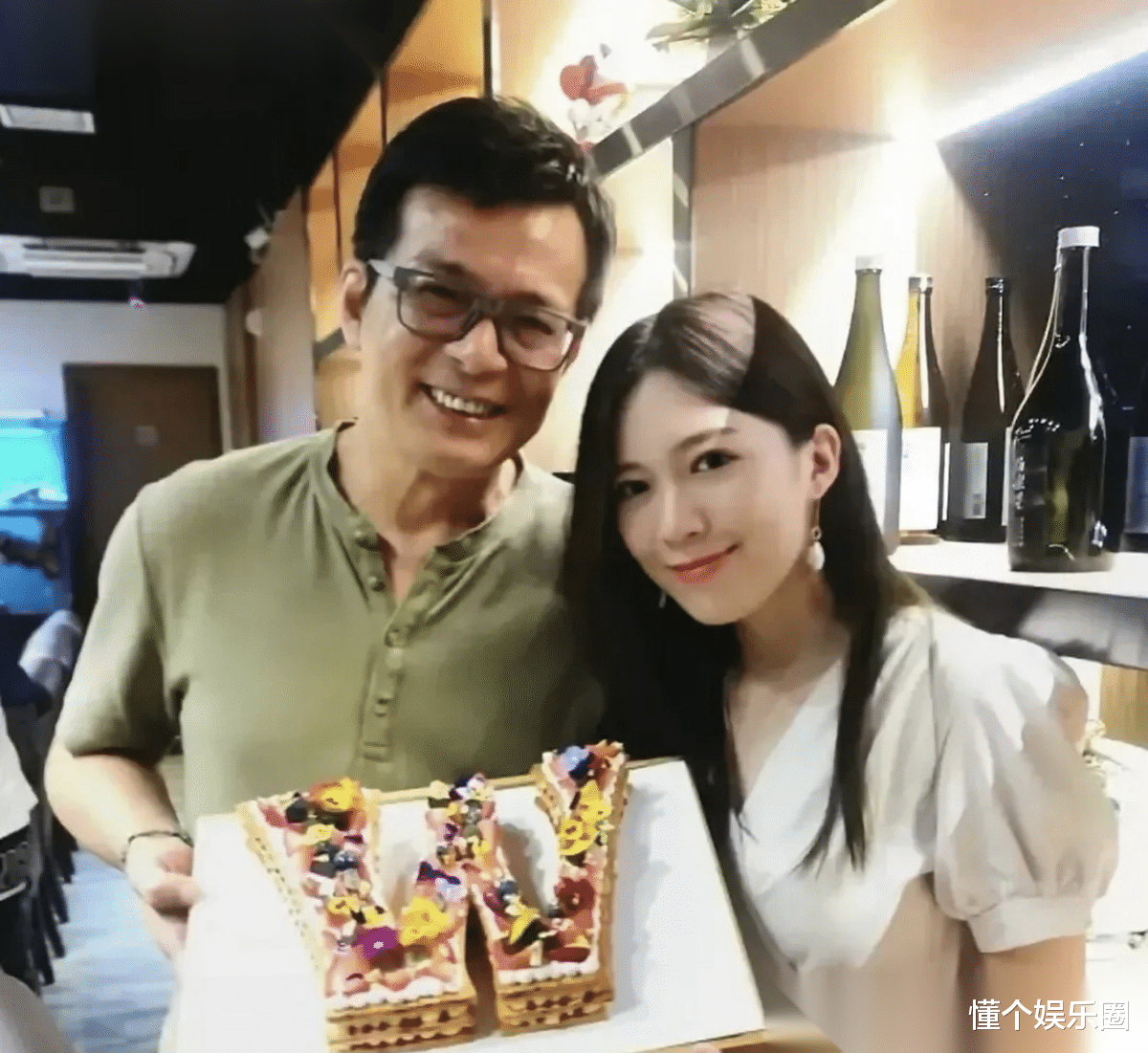 失业零收入背后藏着怎样的伤痛?知名港星丧妻五年拒新恋,至今未能走出阴霾