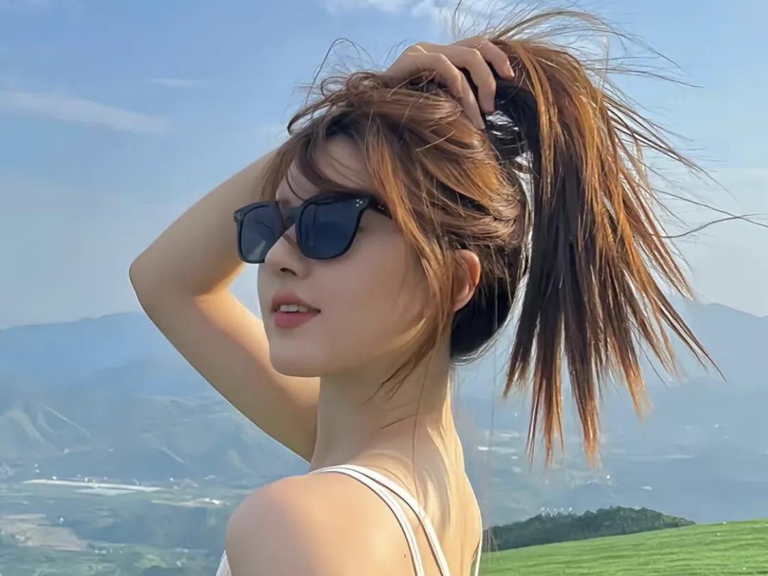 热搜爆了！赵露思直播“退圈发言”太刚了，获于正力挺