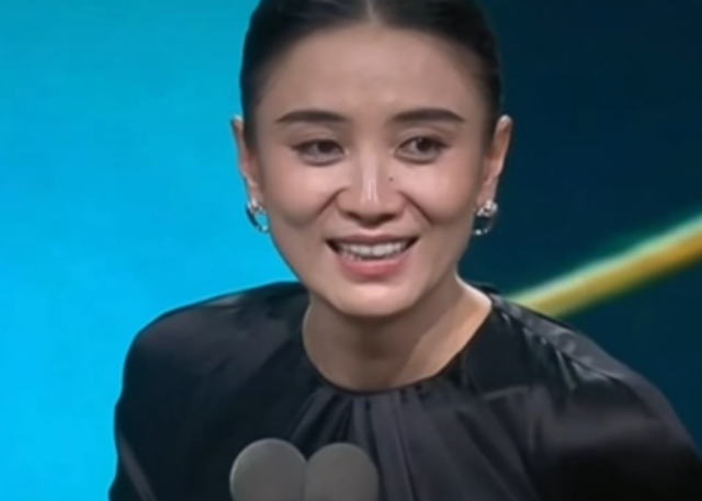 获人民日报力挺!宋佳让“文盲”明星无地自容,郝蕾的话一针见血