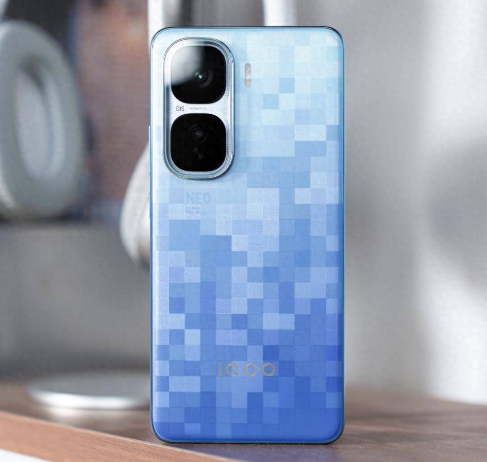 iQOO Neo11:补齐配置似红米K80!红米K90系列:新定义引期待!