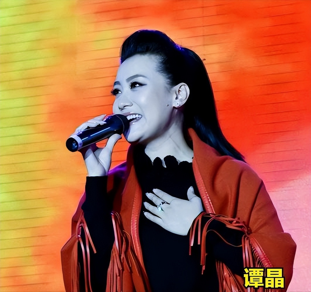 她是著名歌唱家,12次上春晚,嫁院士丈夫生双胞胎,如今怎样了?