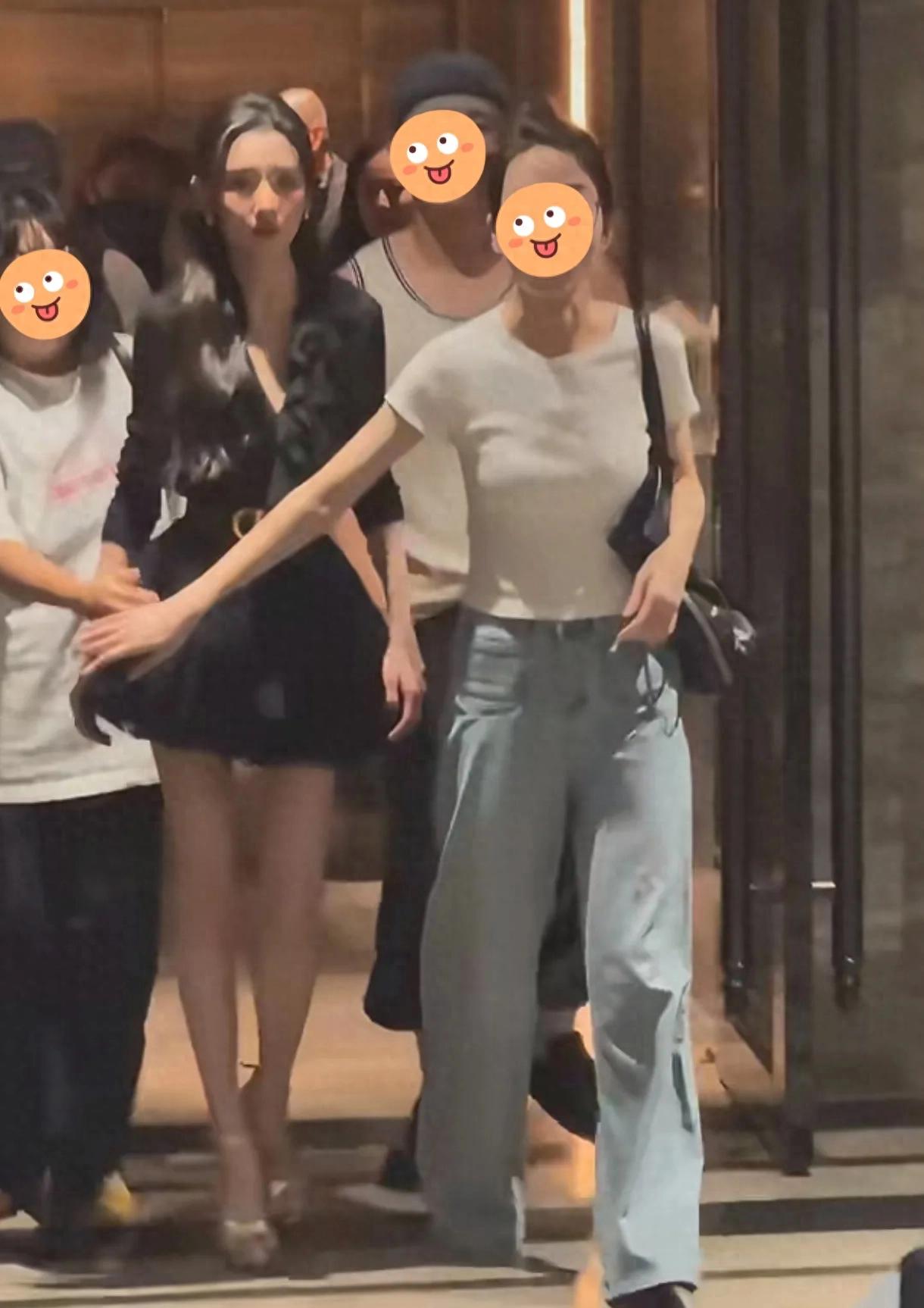 宋祖儿南京出席活动，瘦成排骨胸双腿又细又长，复出后人气依然高