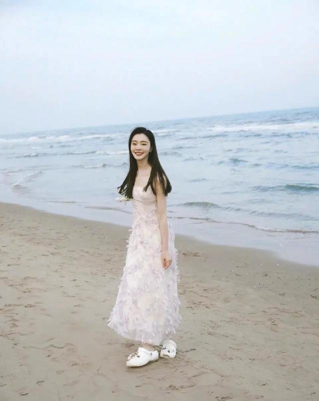 宋轶海边休闲风