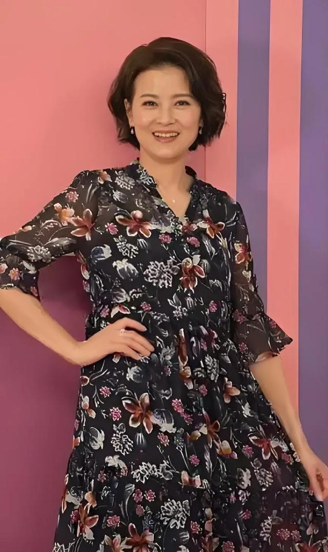 黎燕珊:亚视首位选美冠军