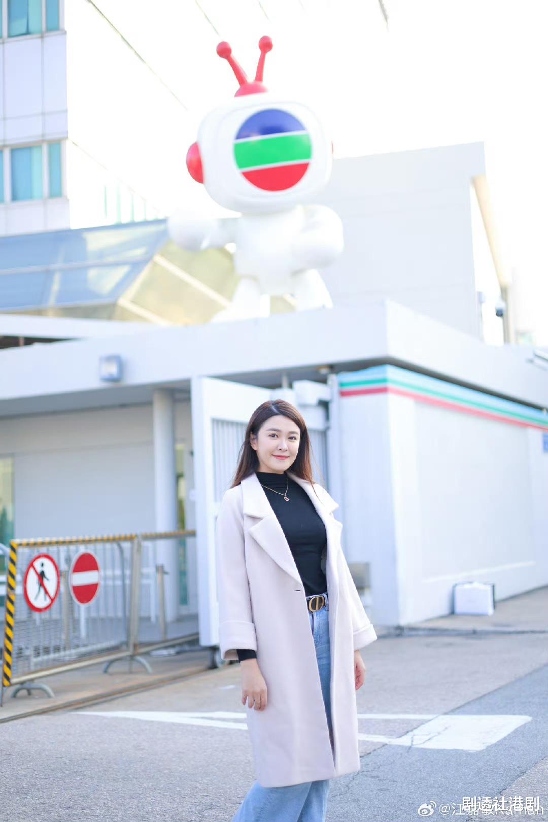 TVB小花离巢谋出路！曾和视帝传绯闻欲跳楼，因短发和前任分手