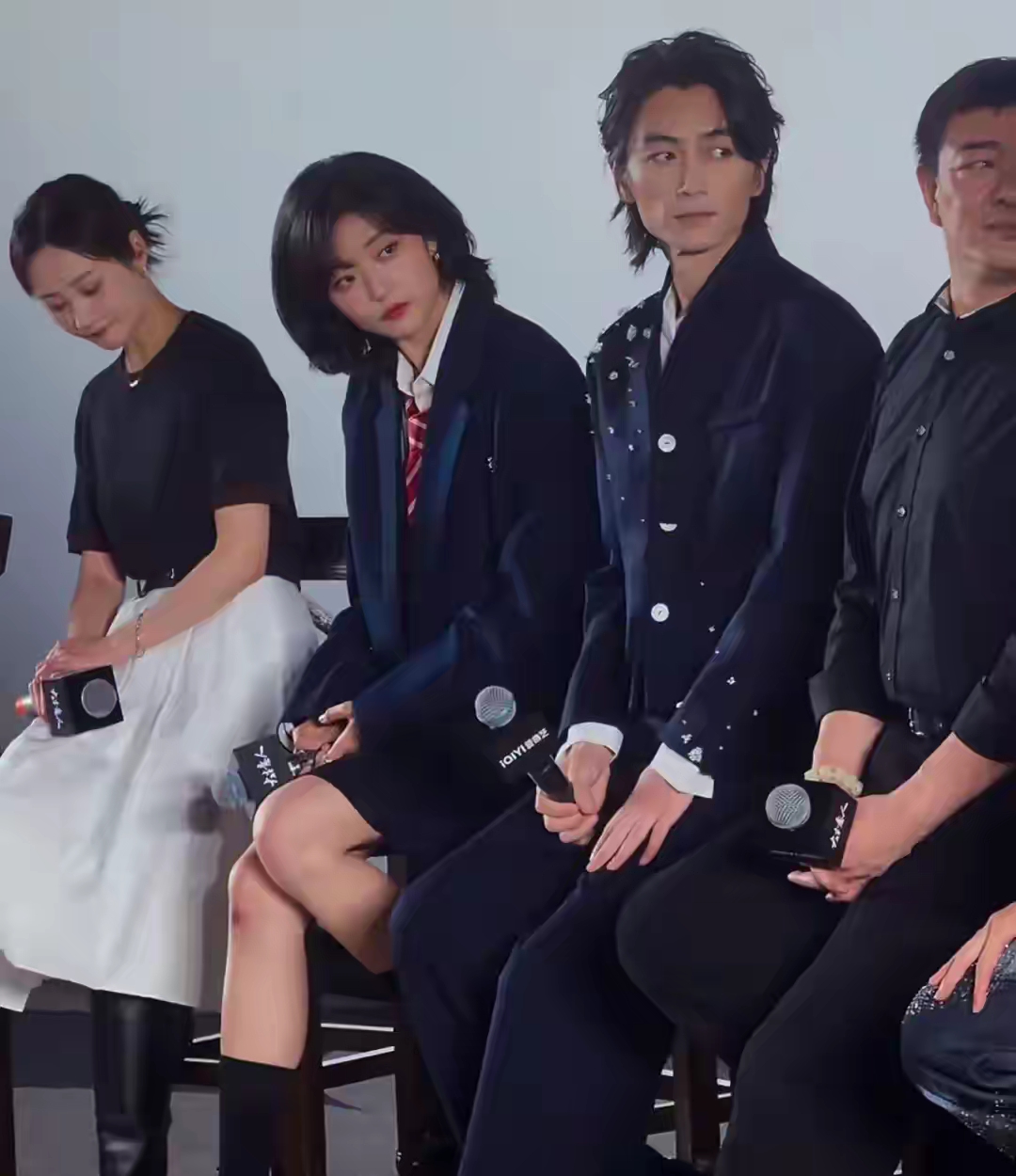 陈晓出席新剧宣传,留长发,两颊凹陷,瘦到脱相!丑到不敢认!