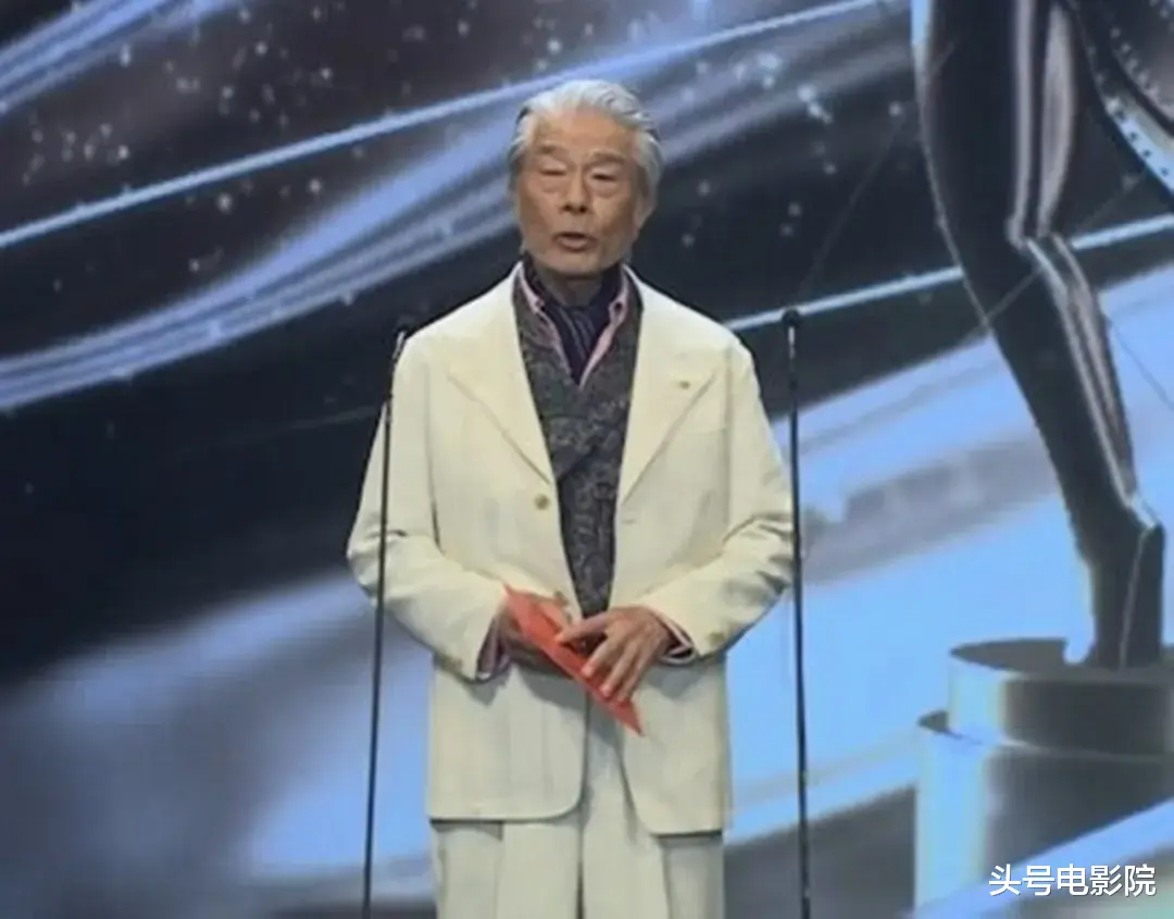 54岁日本男人独自拿到香港金像奖，他用了30年！差点为甄子丹丧命