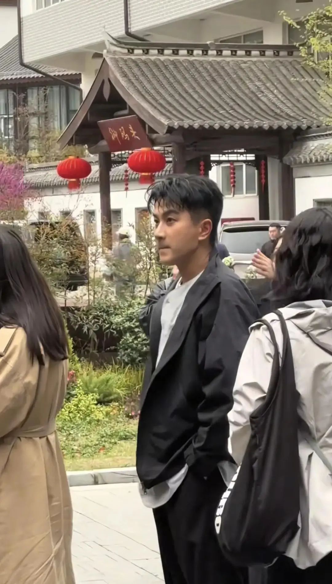 网友偶遇刘恺威游淮安,真的很帅,疑戴假发,丝毫看不出已经51岁