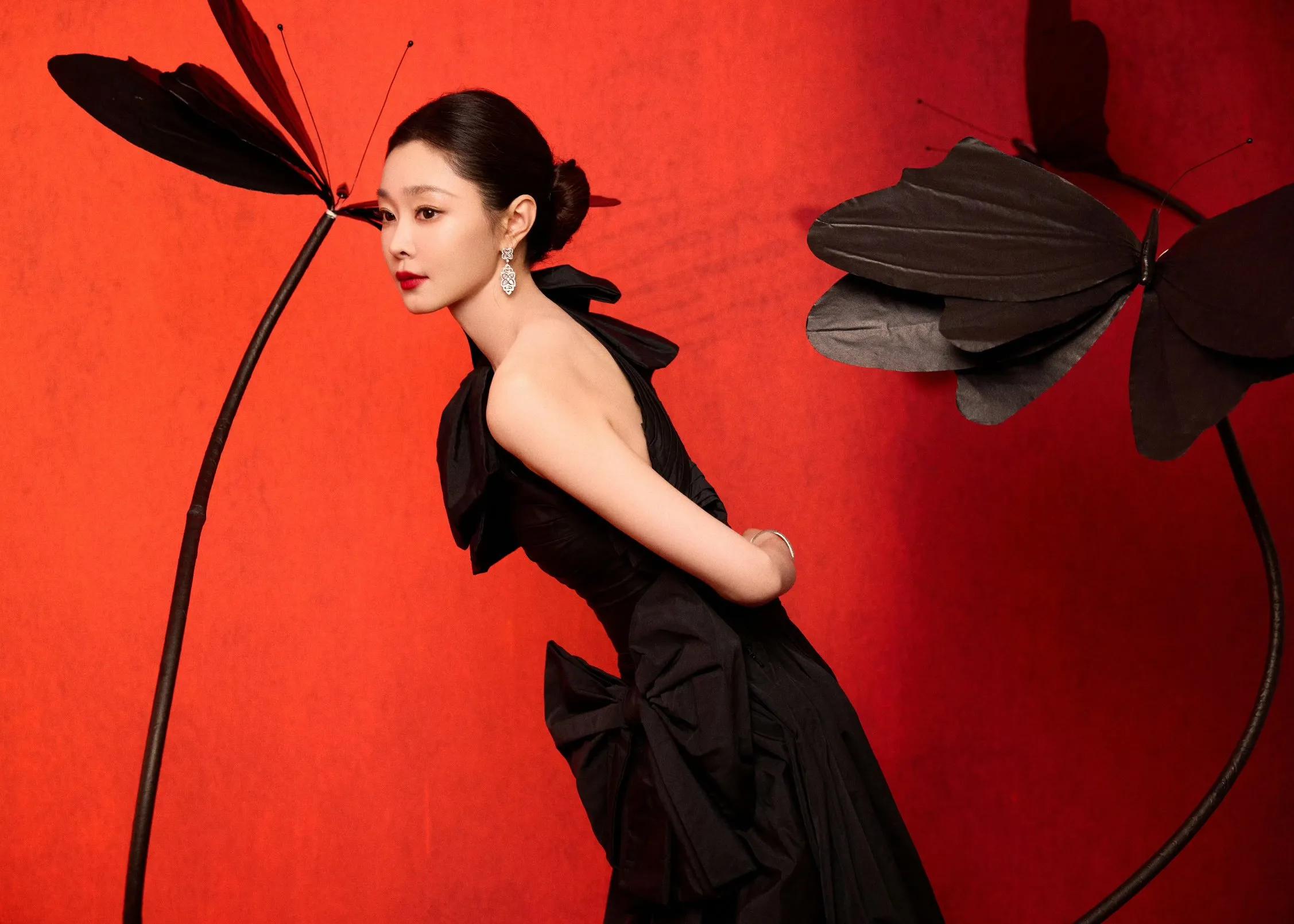 宋轶性感黑色半肩礼服