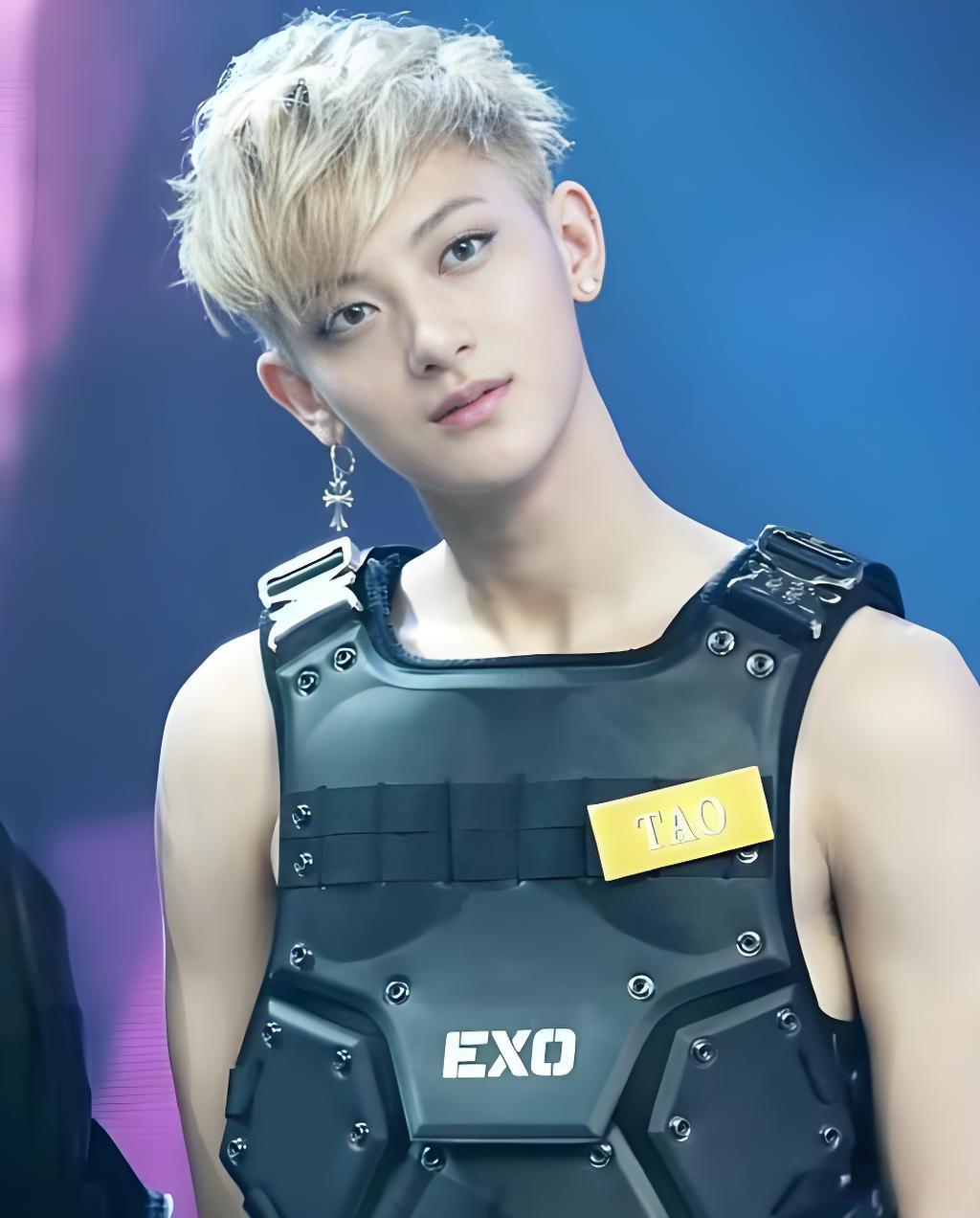 黄子韬开颅清淤缝合43针的经历震惊众人,从顶流到开厂制造卫生巾