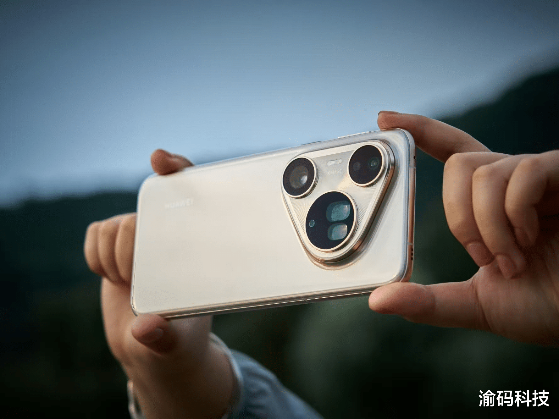 华米OV超大杯首月销量揭榜: 小米 15 UItra ≈ 3 倍竞品 排名第一