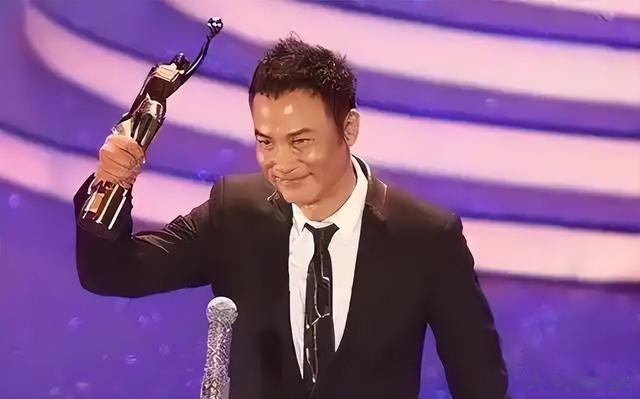 70岁任达华现状，收完麦子又来种玉米，“影帝”农忙季也得回家