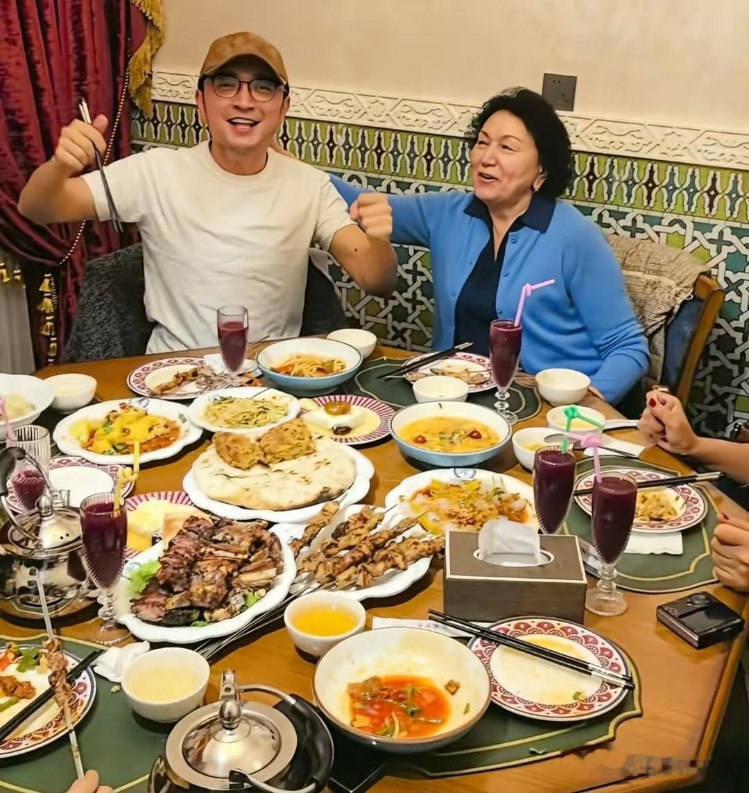 尼格买提家宴火出圈！8道菜全是肉，不见一片绿叶，网友：难适应