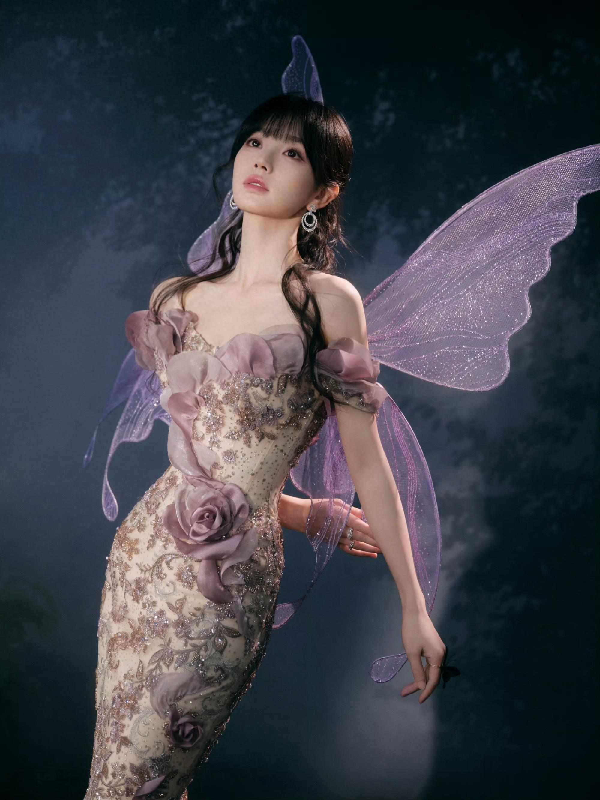 田曦薇紫翼花裙，林间精灵氛围感拉满