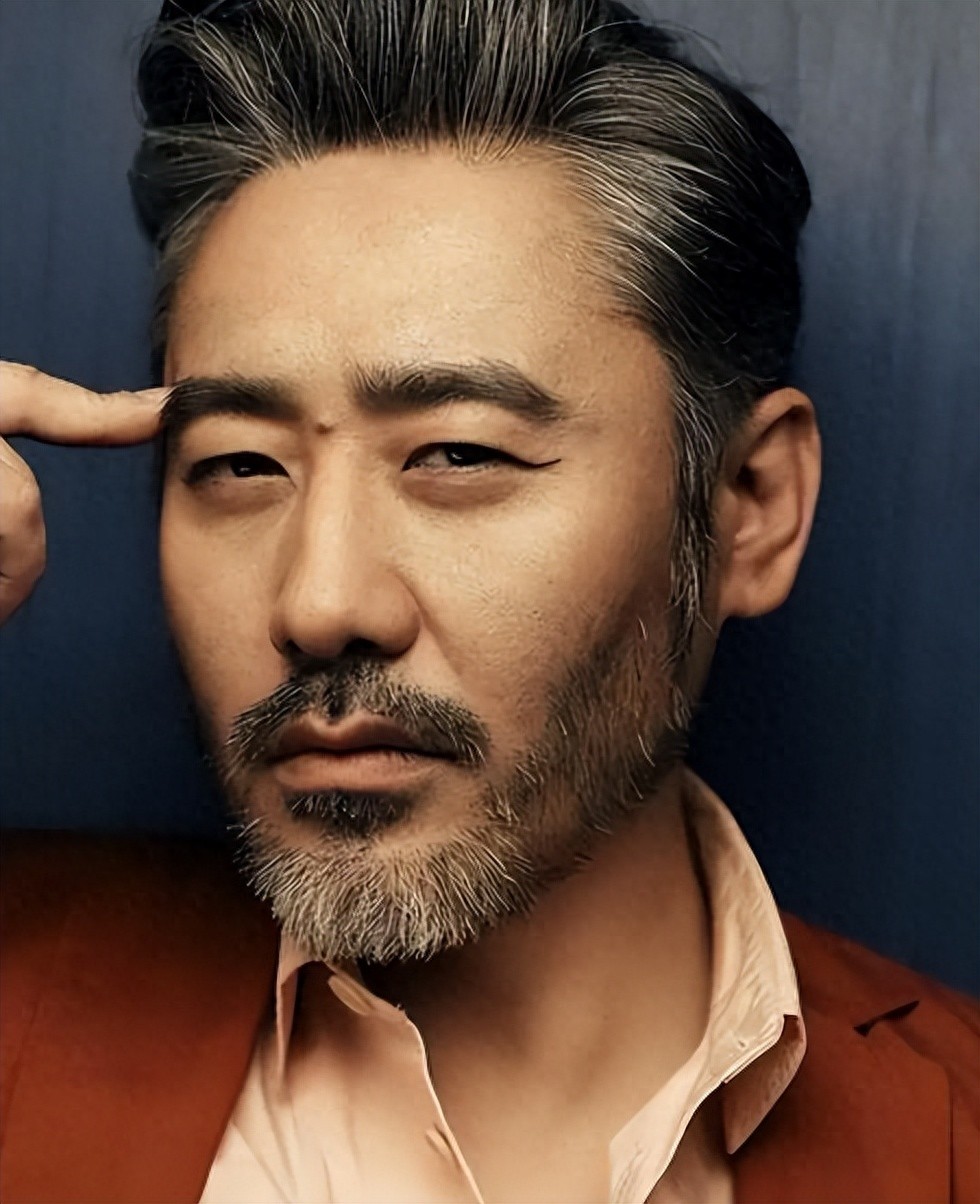 上梁不正下梁歪？半个月吴秀波迎两大噩耗，儿子两年前疑自绝后路