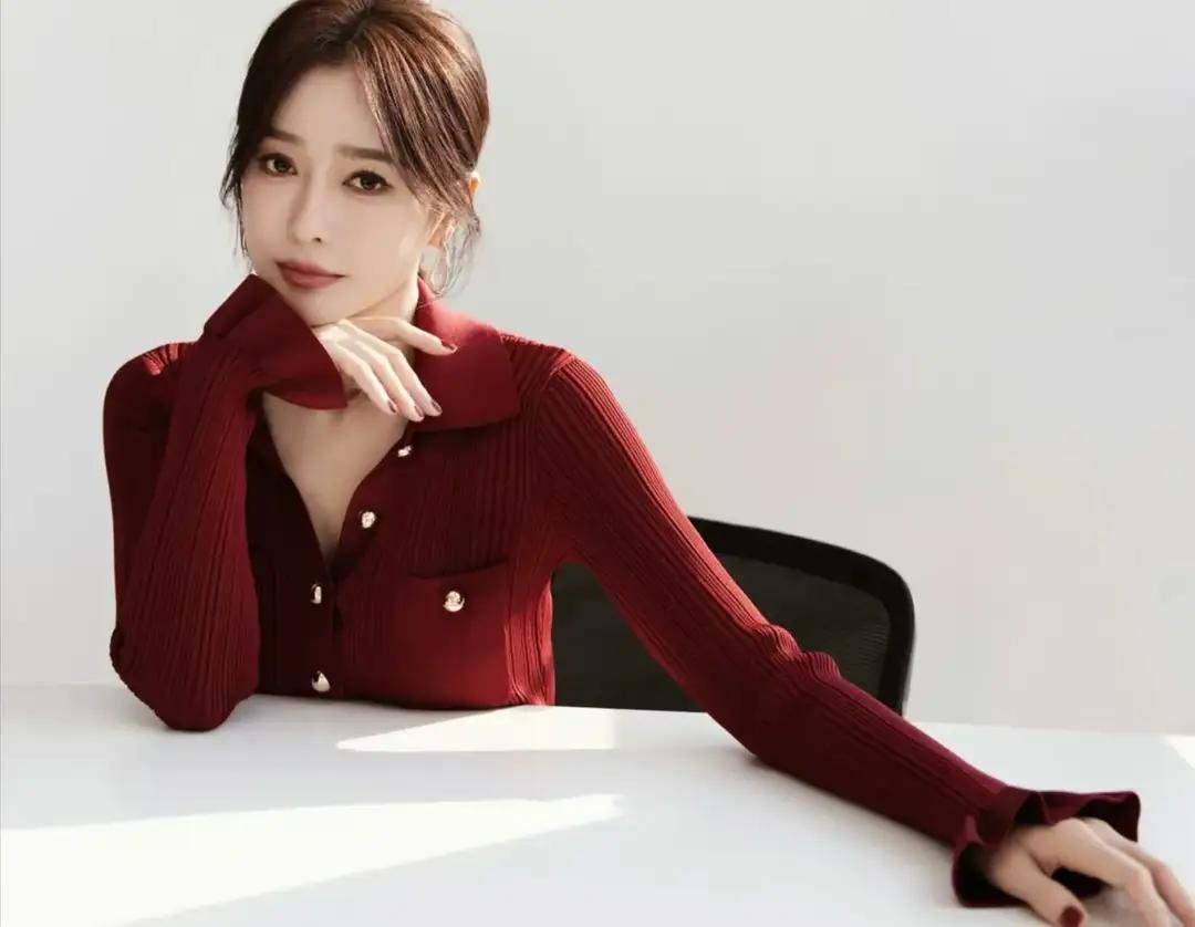 46岁的秦岚,腰臀比太绝!