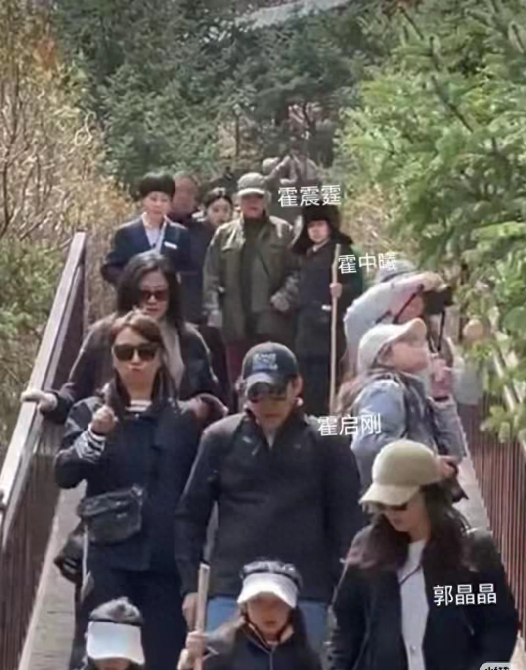 郭晶晶一家南沙团聚：12岁霍中曦身高1米6，三代同堂显家风