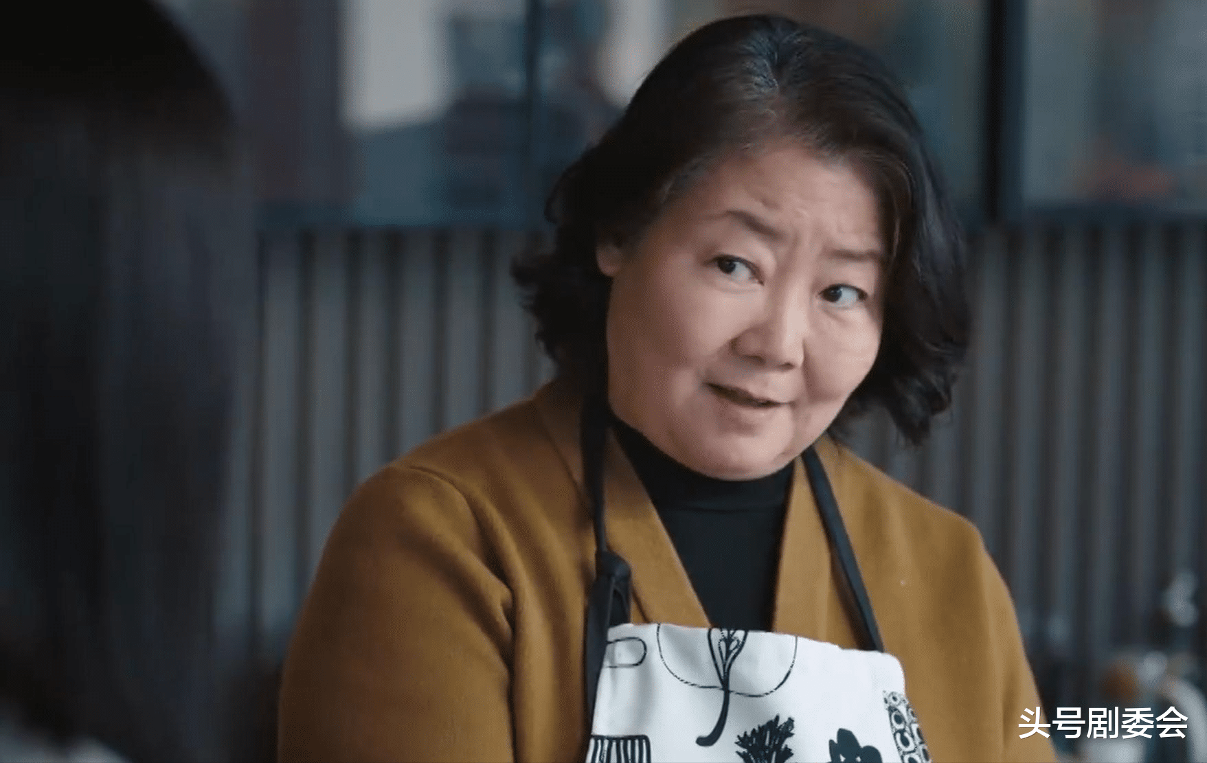 一胖毁所有？《北上》马奶奶扮演者萨日娜才56岁，比胡军还小半岁