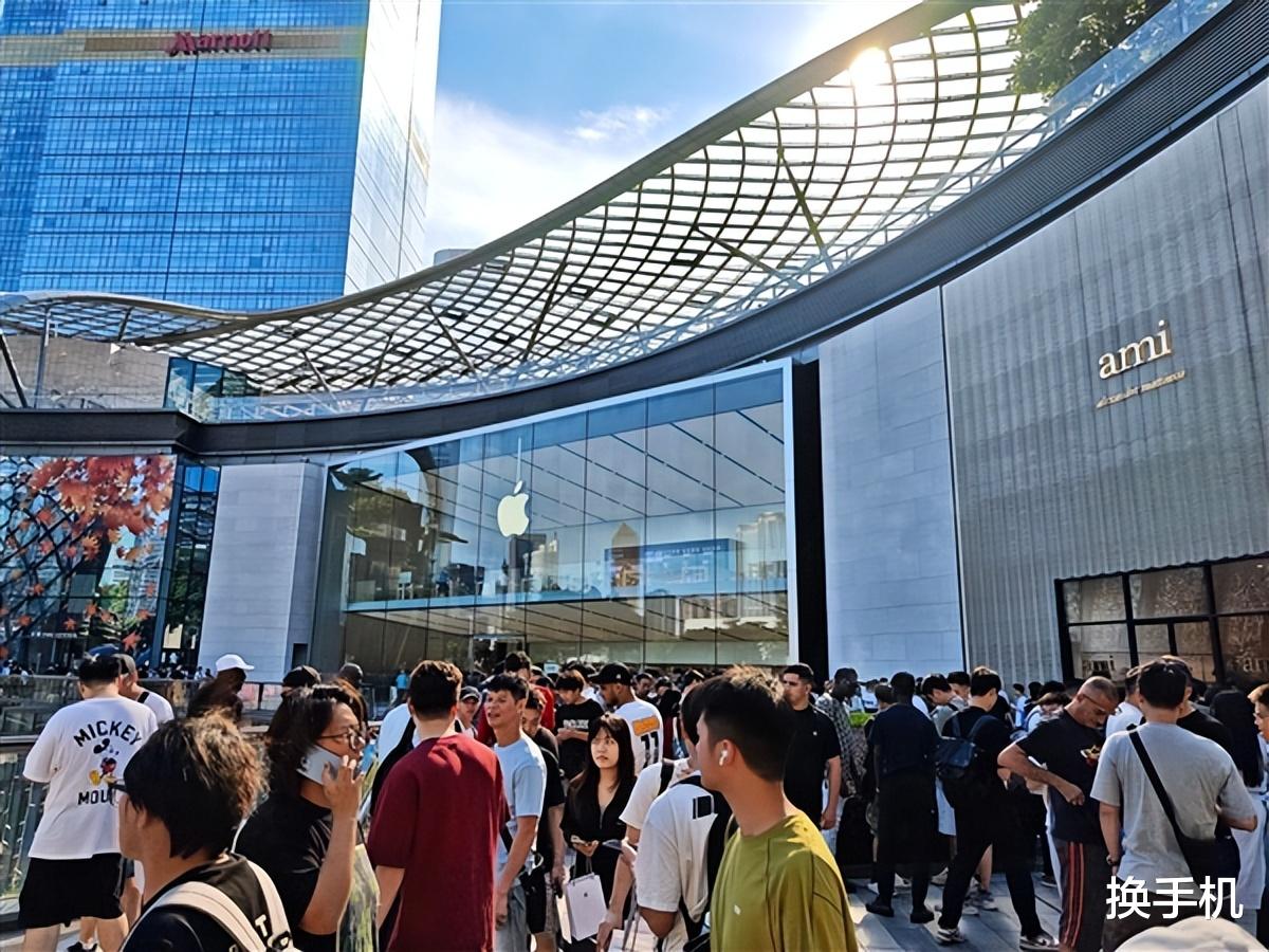 黃牛加價千元！iPhone17系列銷量火爆，蘋果追加標準版產能