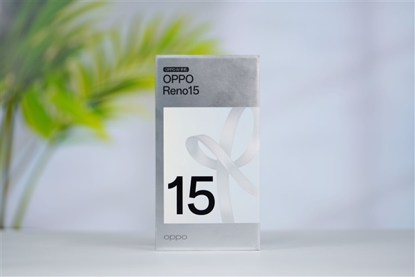 全息光刻美背太吸睛！OPPO Reno 15圖賞