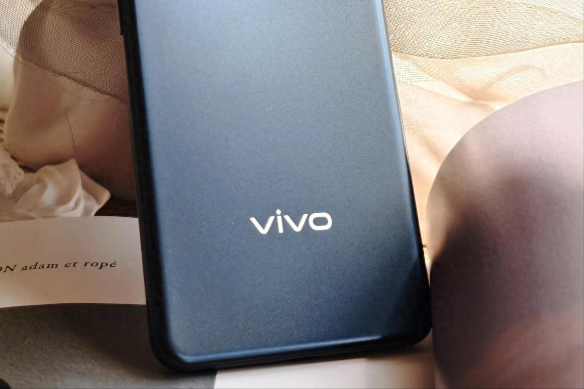 vivo果斷“亮劍”，驍龍7sGen3+7300mAh，國補后更劃算了