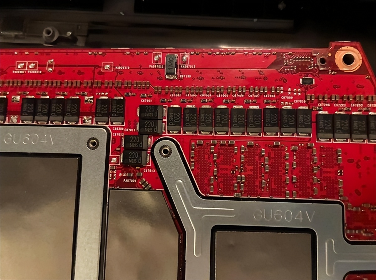 玩家動手改裝RTX 4090筆記本：性能暴增20%逼近RTX 5090！