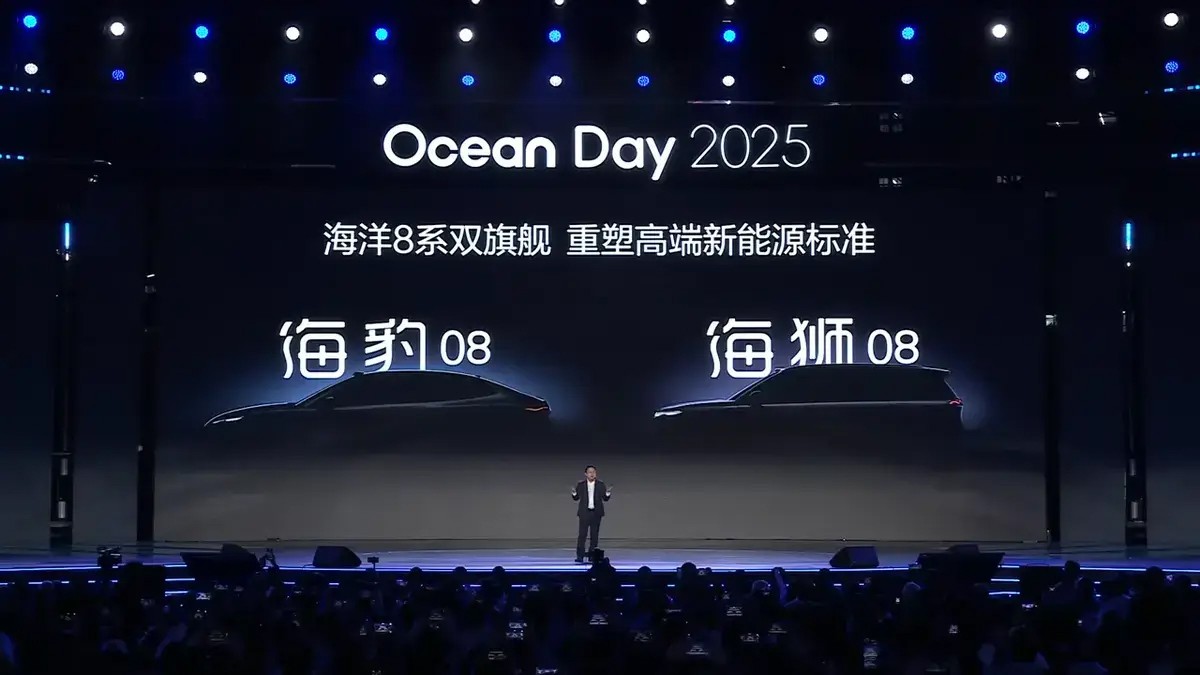 新车超17款，有新电机，比亚迪和吉利的2026大招是啥？