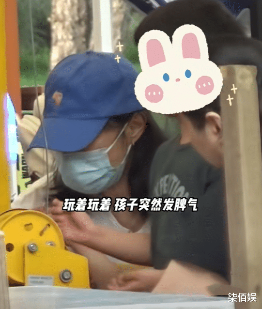 白百何母子逛公园，5岁儿子动手打妈妈脾气大，白百何当场发飙