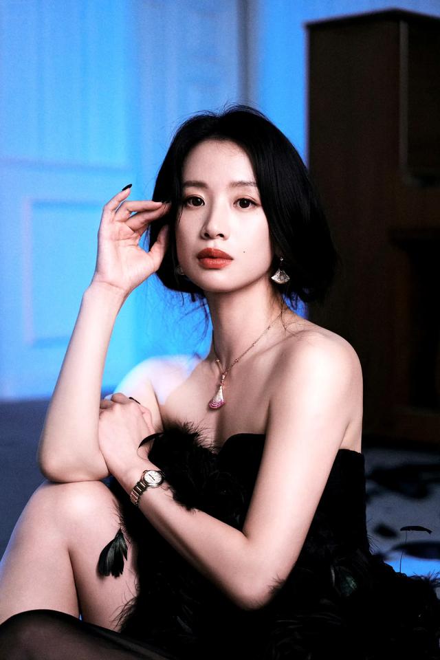 李梦，衣品风情美丽