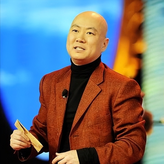 58岁郭冬临现状曝光,身形消瘦,未婚未育定居北京,靠拍视频度日