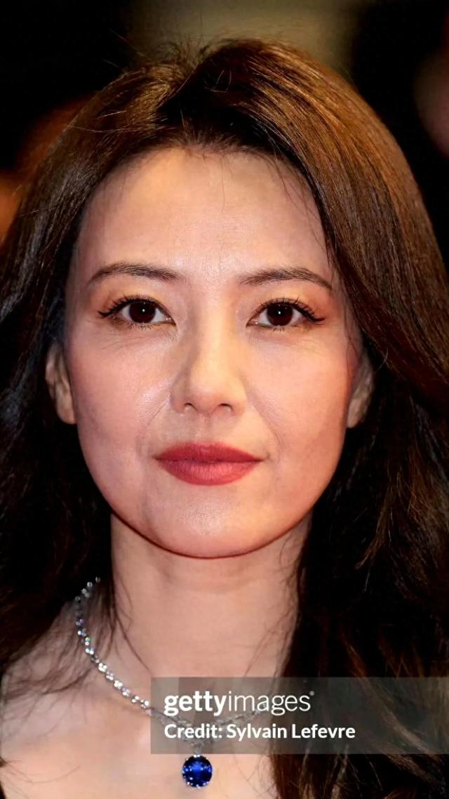 高圆圆生图依旧很美 岁月让她拥有眼纹和坦然强大的内心