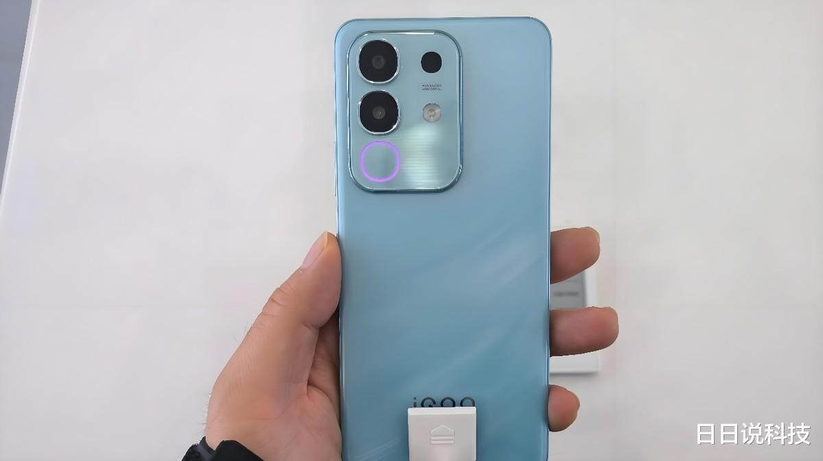 LCD永不為奴！6500mAh+LCD屏+天璣7300，iQOO跌至865元