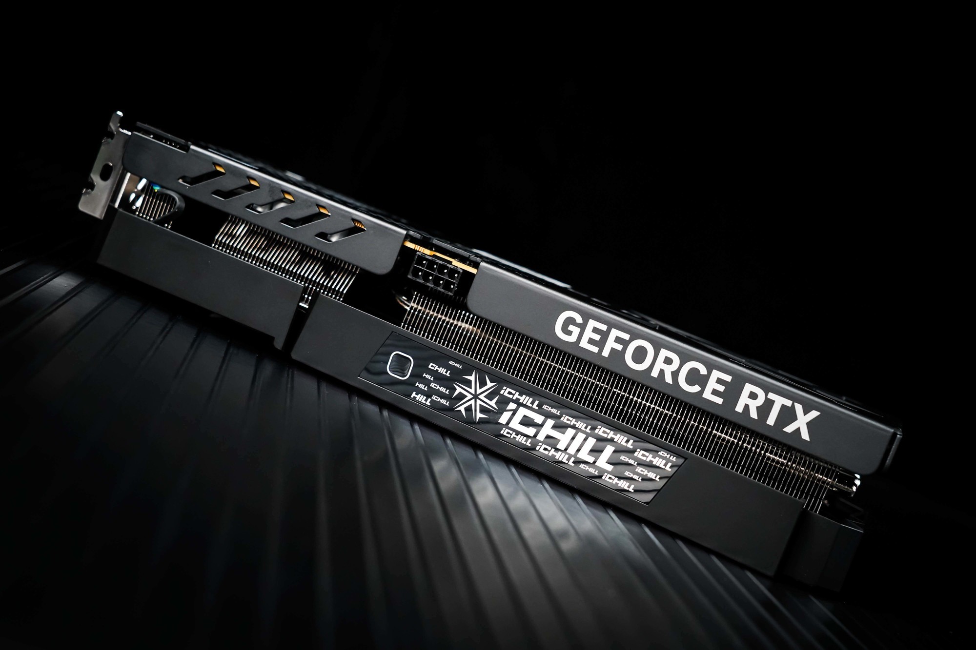 映眾 GeForce RTX 5060 超級冰龍評測 以簡馭繁 新冰龍美學