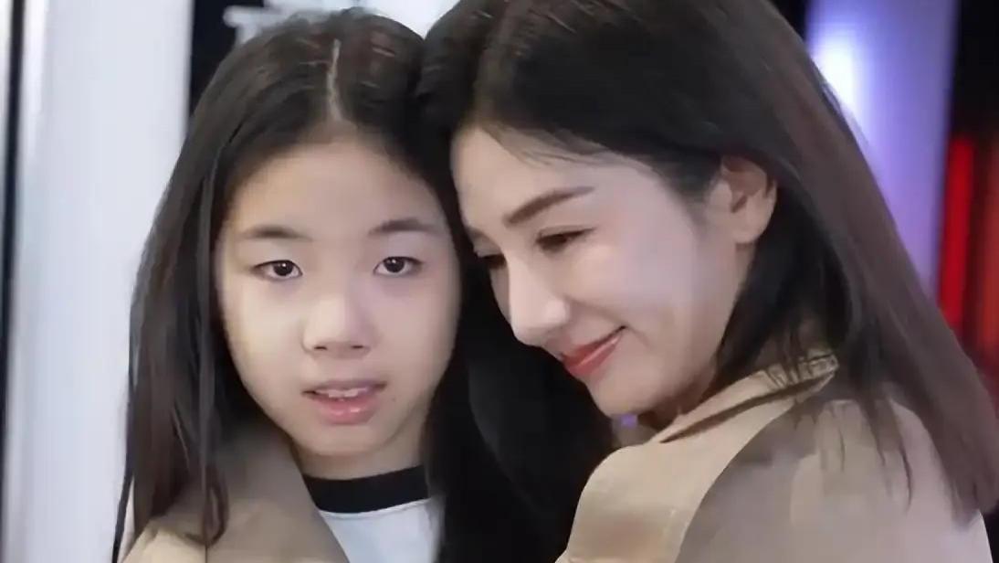 黄奕女儿，一句话戳穿黄奕的真实处境，她给所有星二代提了醒